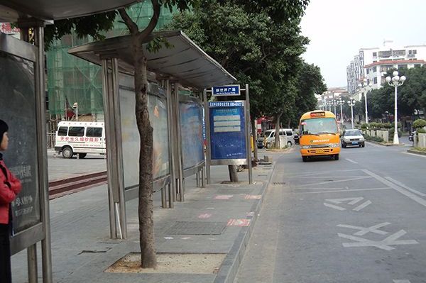 罗湖区、盐田区、龙岗区公交站台无障碍改造