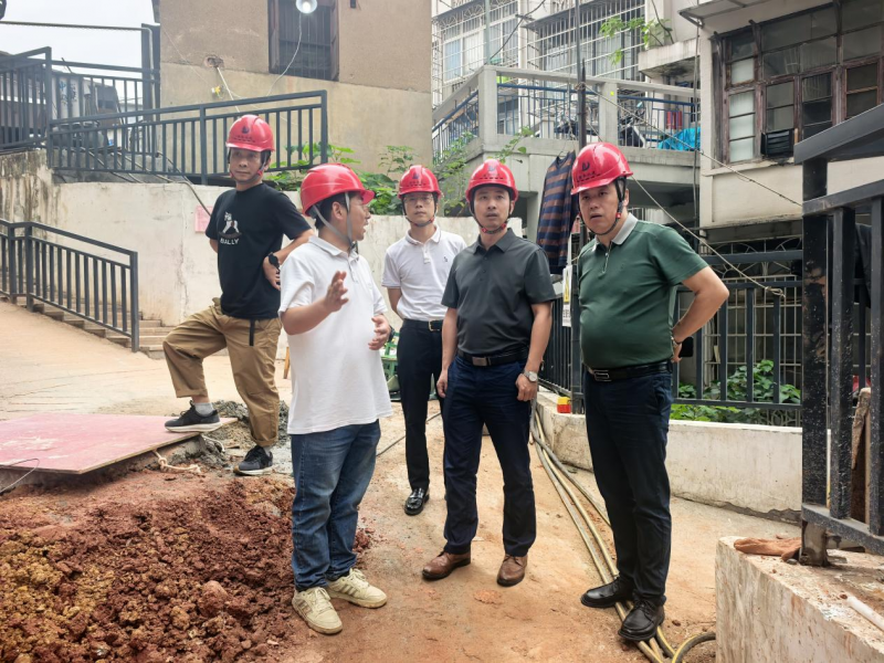 地建集团公司开展城南路边坡隐患整治工程项目安全专项检查